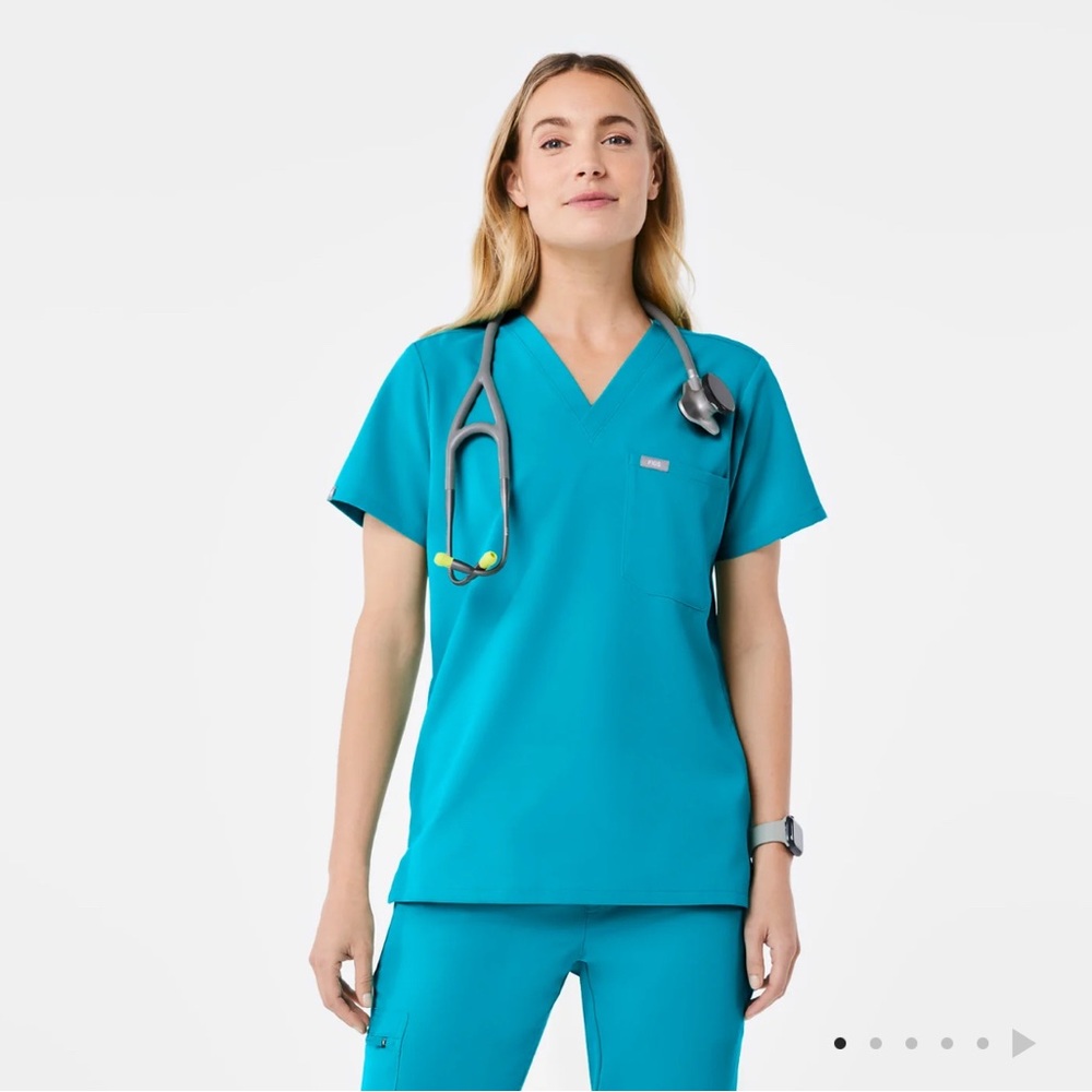 Figs Teal Catarina One Pocket Scrub Top size medium